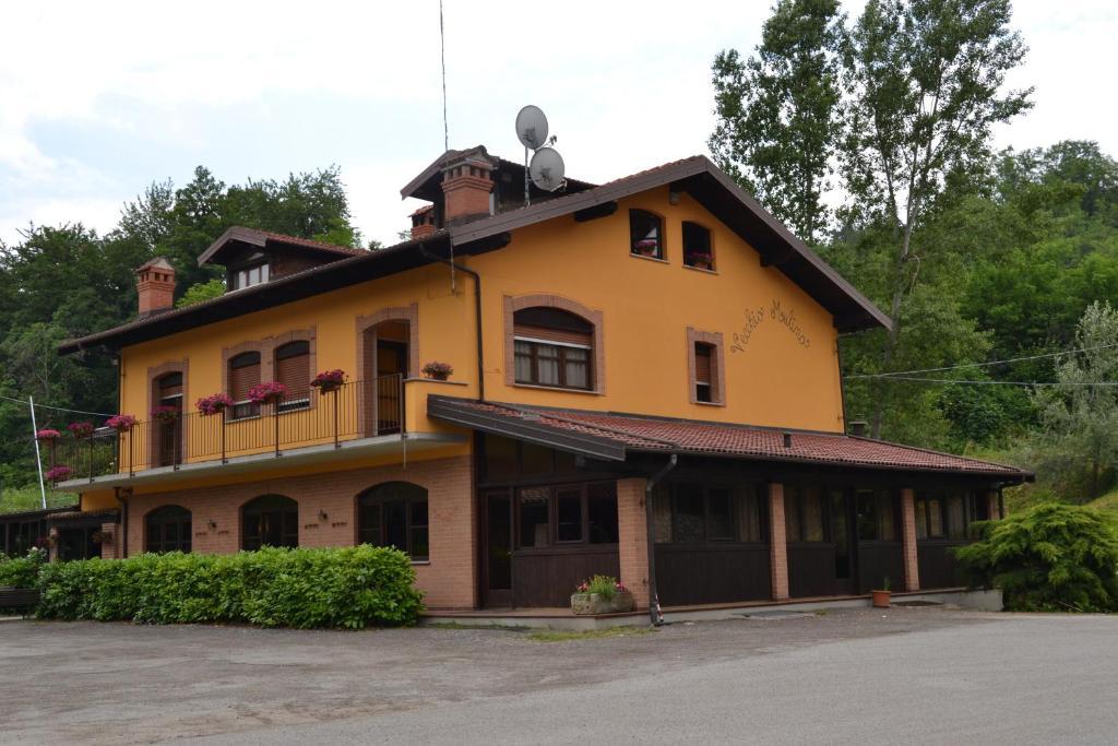 Trattoria Vecchio Mulino Bed & Breakfast Niella Tanaro Exterior foto