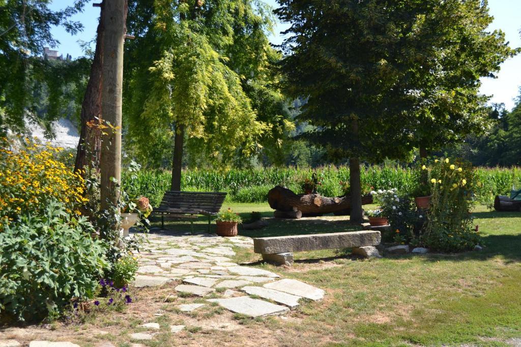 Trattoria Vecchio Mulino Bed & Breakfast Niella Tanaro Exterior foto